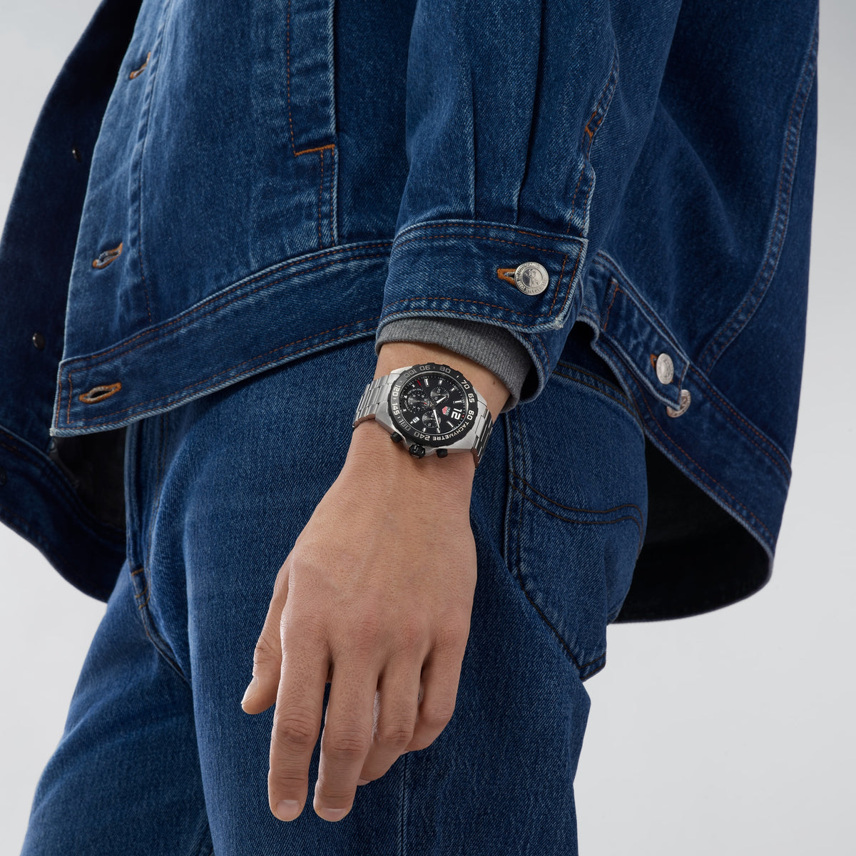 CAZ1010.BA0842 — en la muñeca — imagen oficial TAG Heuer
